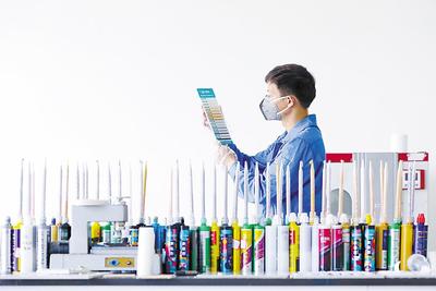 長江邊，搬出一片新天地 湖北沿江一公里內化工企業(yè)“清零”后的新材料技術研發(fā)轉型之路
